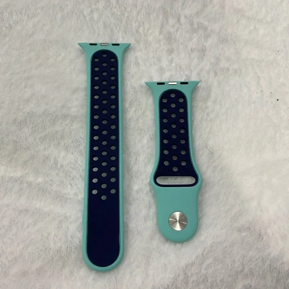 NWOT Apple Watch sports band (42/44)